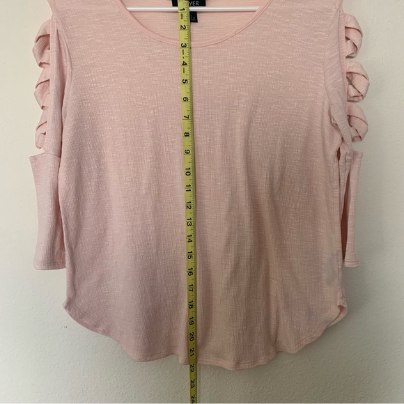 A. Byer Women's Soft Pink Top with Sleeve Cutouts Size Small - Picture 6 of 10
